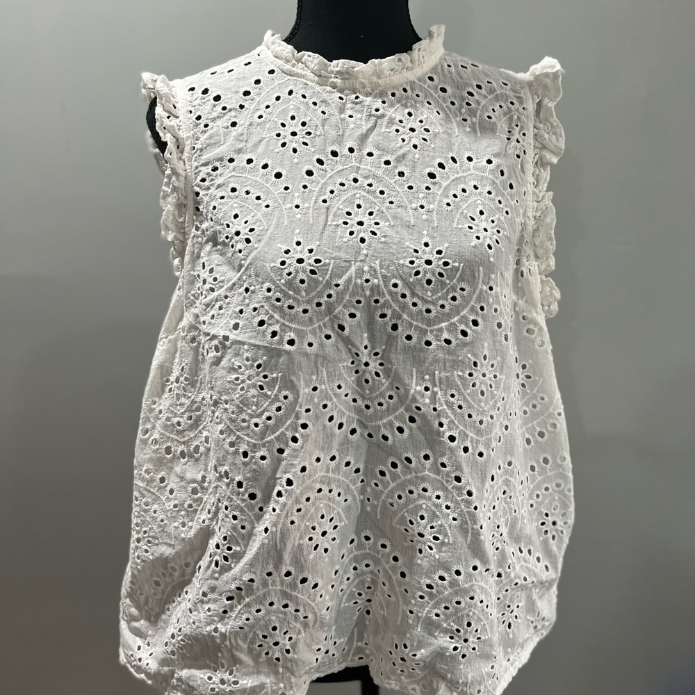 White short sleeve blouse…xxl but more like a large